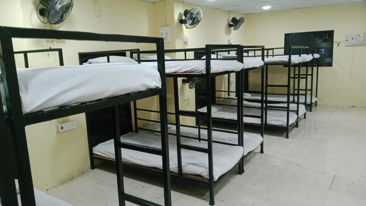 Saikrupa Dormitory 탄 외부 사진
